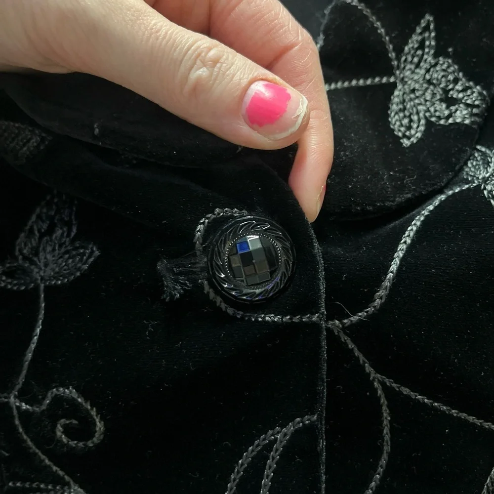 Covington fancy Black and Silver Embroidered velvet Blazer jeweled button - Picture 3 of 4